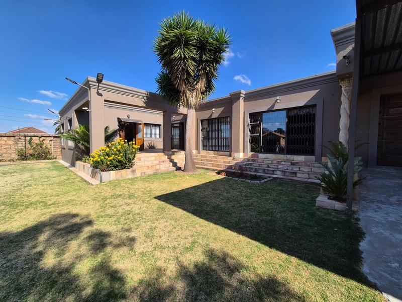 5 Bedroom Property for Sale in The Hill Gauteng