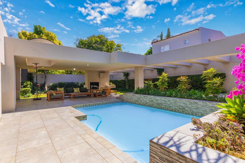 4 Bedroom Property for Sale in Benmore Gardens Gauteng