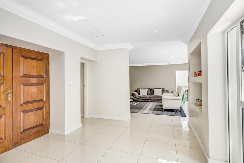 4 Bedroom Property for Sale in Benmore Gardens Gauteng