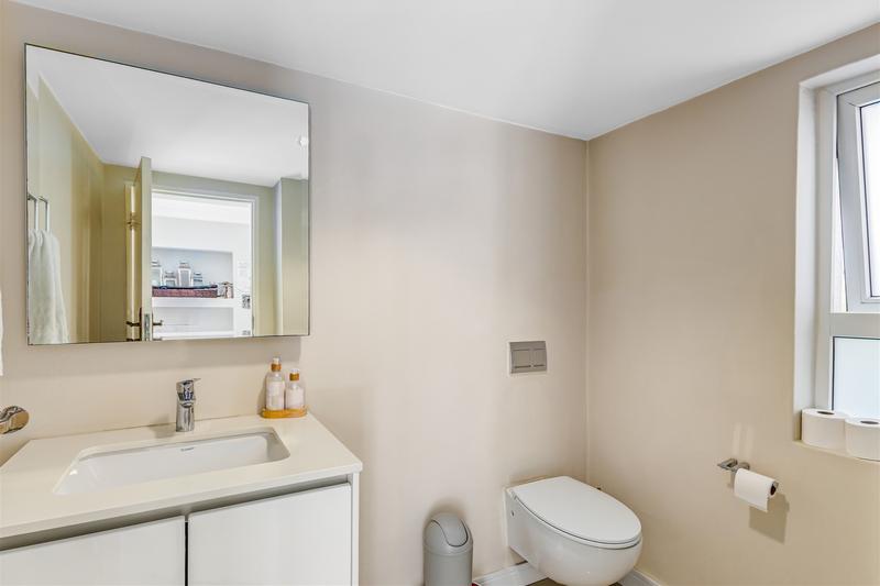 4 Bedroom Property for Sale in Benmore Gardens Gauteng