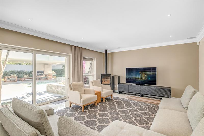 4 Bedroom Property for Sale in Benmore Gardens Gauteng