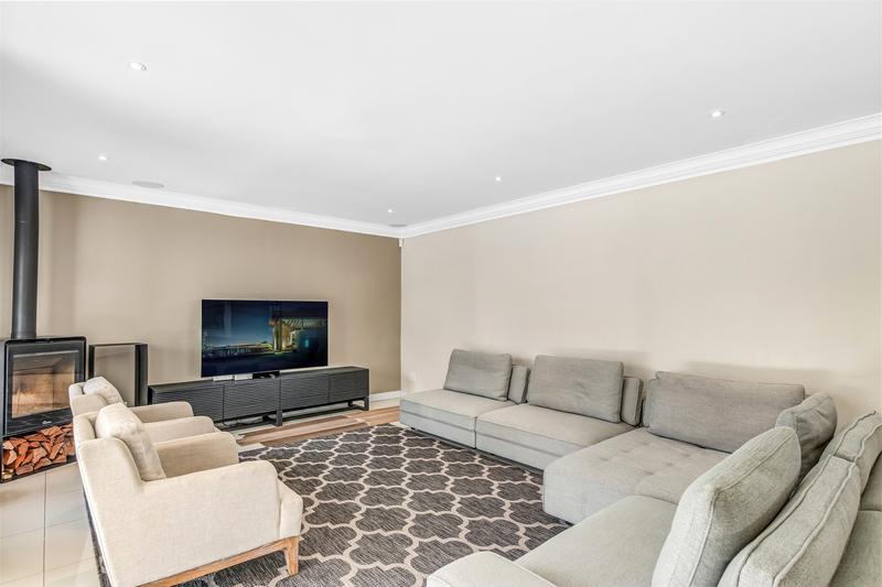 4 Bedroom Property for Sale in Benmore Gardens Gauteng