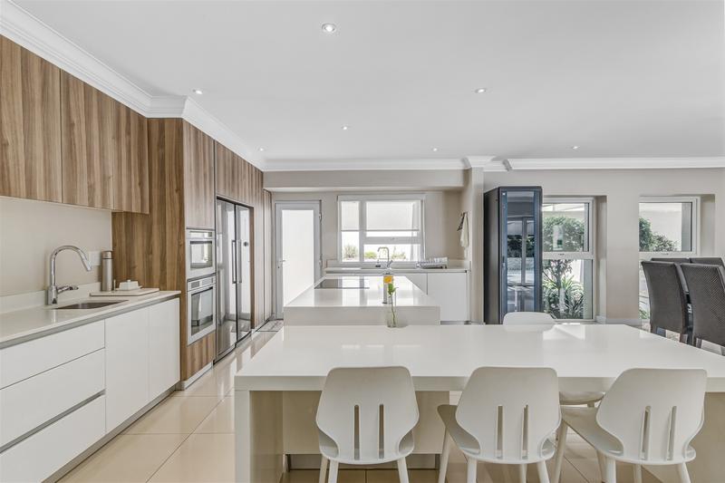 4 Bedroom Property for Sale in Benmore Gardens Gauteng