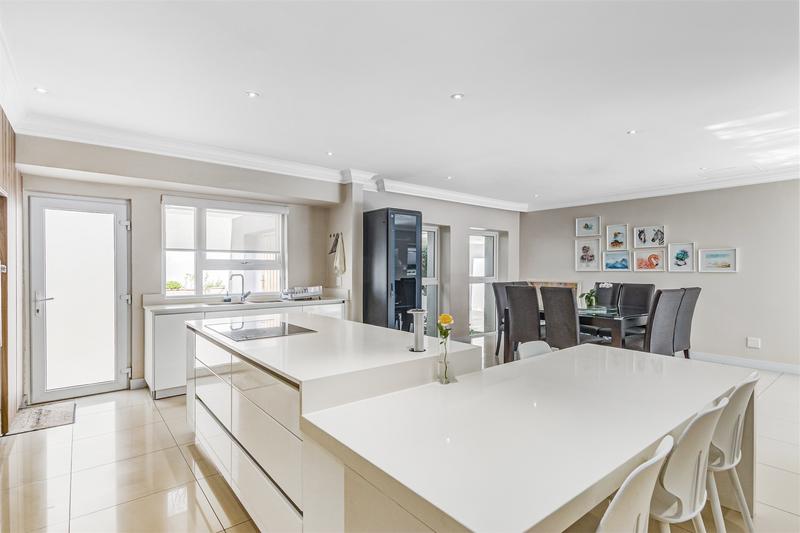 4 Bedroom Property for Sale in Benmore Gardens Gauteng