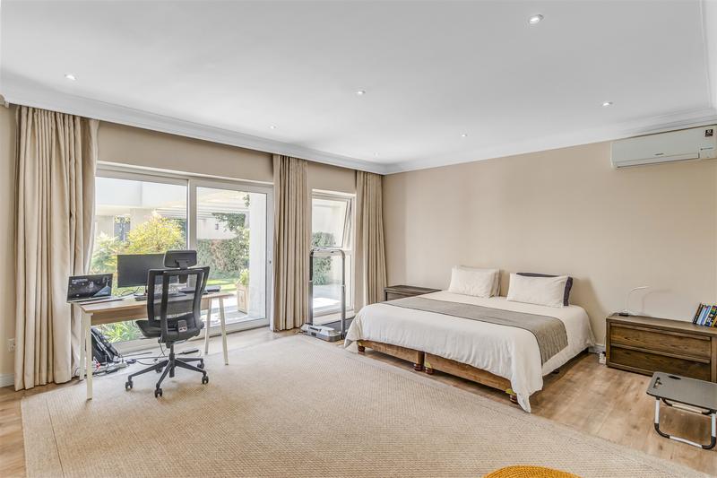 4 Bedroom Property for Sale in Benmore Gardens Gauteng