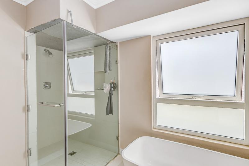 4 Bedroom Property for Sale in Benmore Gardens Gauteng