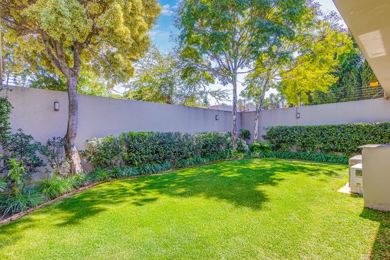 4 Bedroom Property for Sale in Benmore Gardens Gauteng