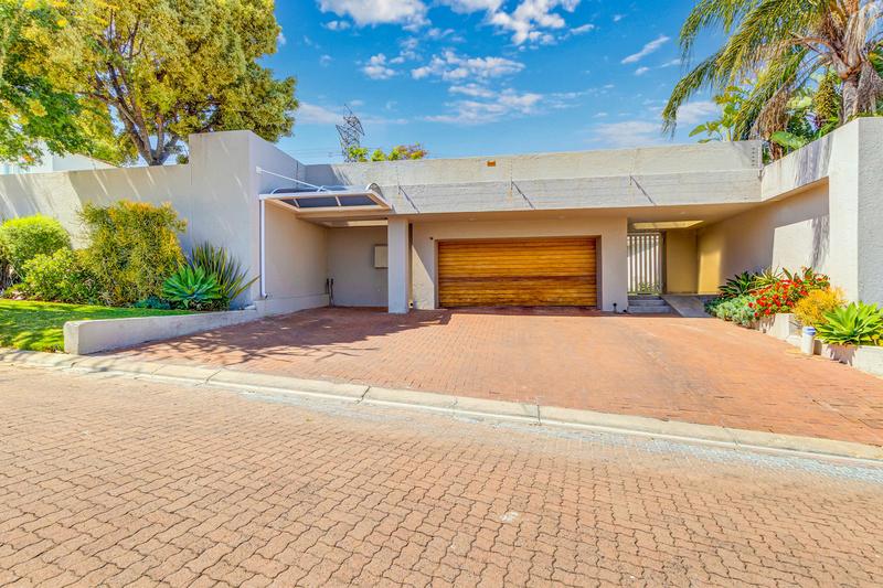 4 Bedroom Property for Sale in Benmore Gardens Gauteng