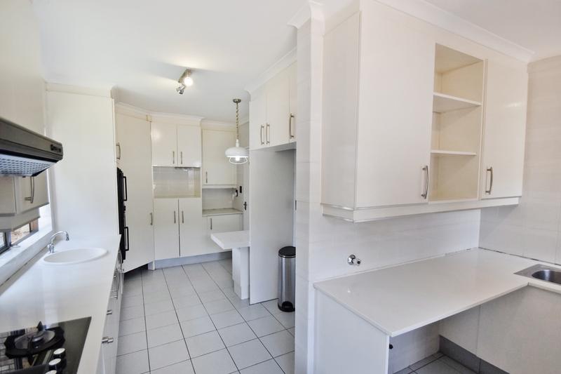 4 Bedroom Property for Sale in Benmore Gardens Gauteng