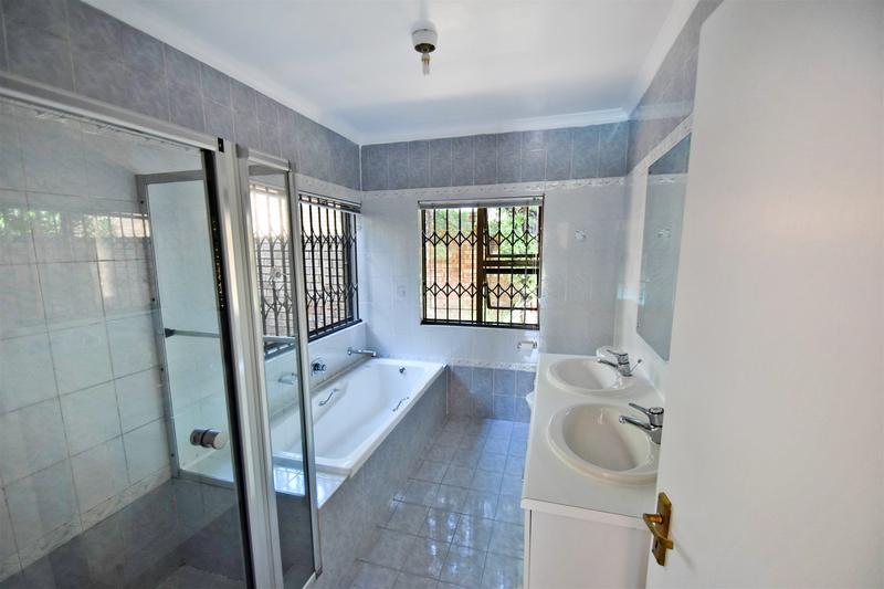 4 Bedroom Property for Sale in Benmore Gardens Gauteng