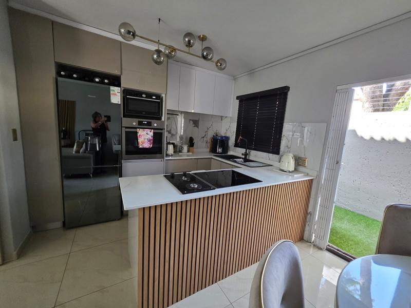 2 Bedroom Property for Sale in Sunninghill Gauteng