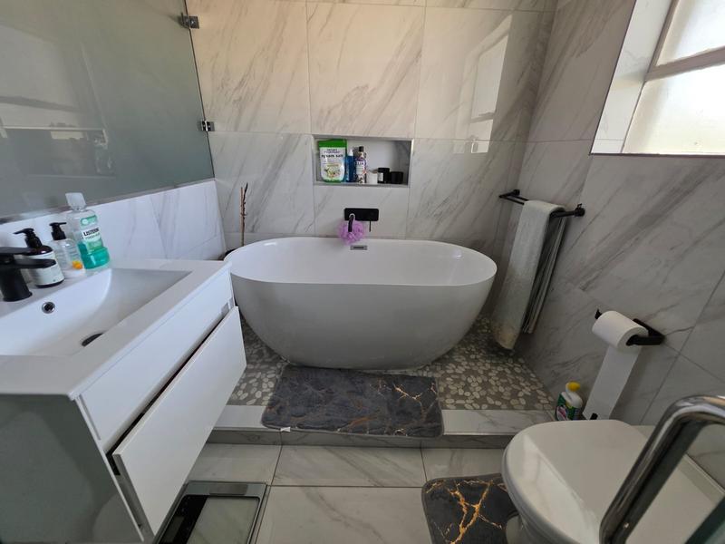 2 Bedroom Property for Sale in Sunninghill Gauteng