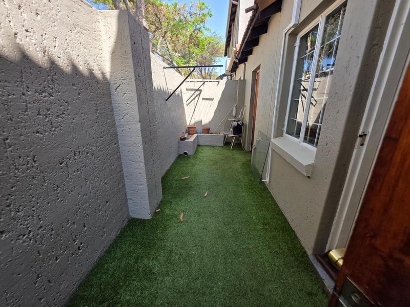 2 Bedroom Property for Sale in Sunninghill Gauteng