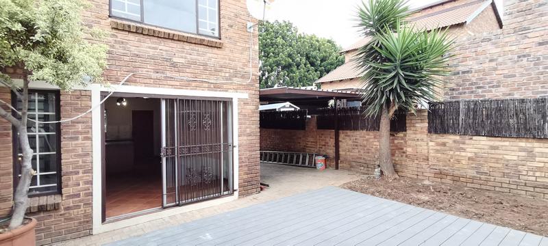 To Let 2 Bedroom Property for Rent in Wilgeheuwel Gauteng