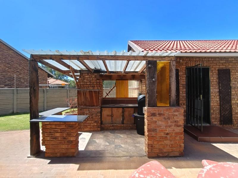 3 Bedroom Property for Sale in Dersley Gauteng