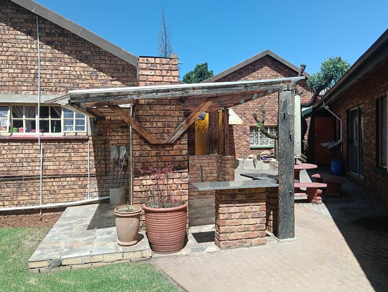 3 Bedroom Property for Sale in Dersley Gauteng
