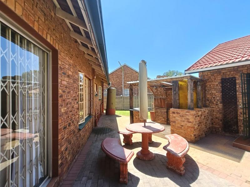 3 Bedroom Property for Sale in Dersley Gauteng