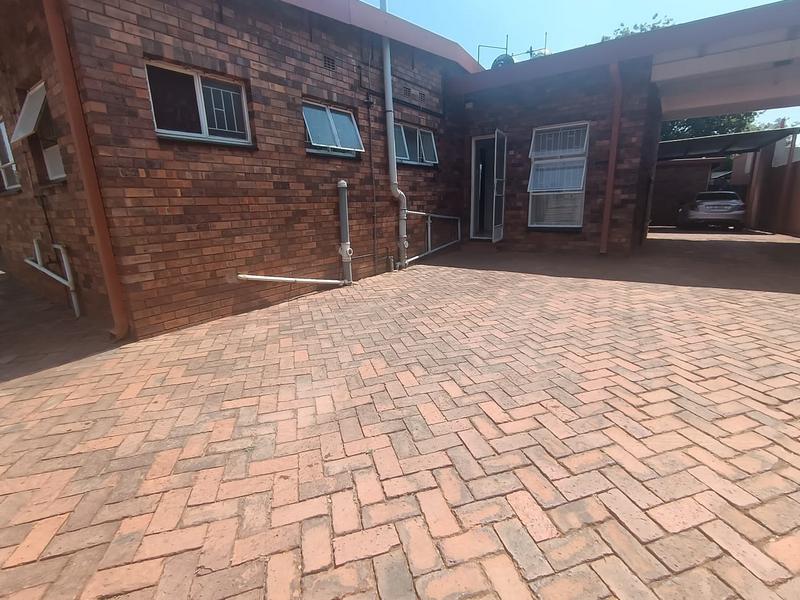 To Let 1 Bedroom Property for Rent in Strubenvale Gauteng