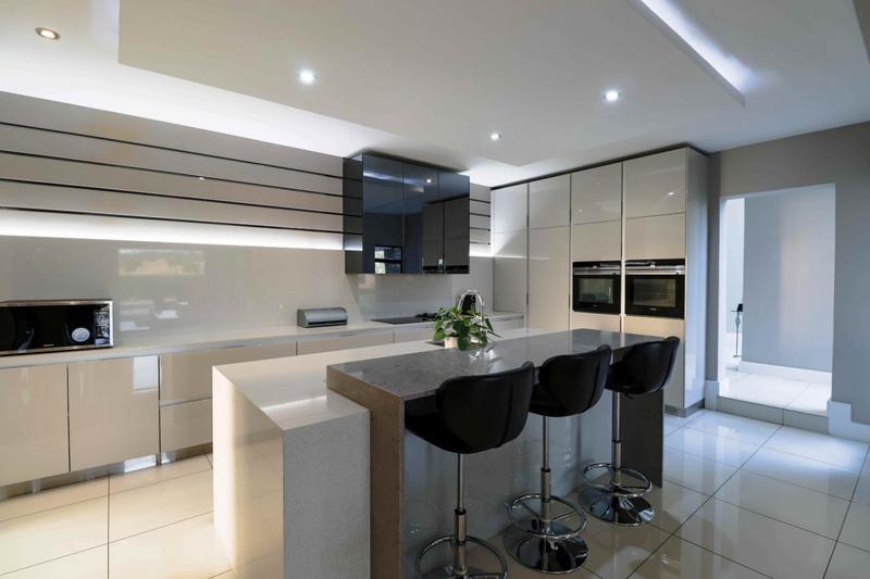 5 Bedroom Property for Sale in Copperleaf Estate Gauteng