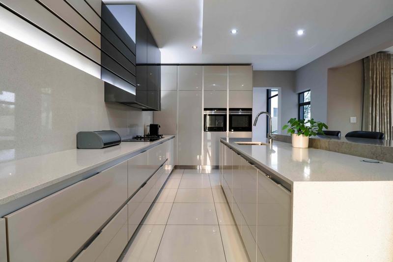 5 Bedroom Property for Sale in Copperleaf Estate Gauteng