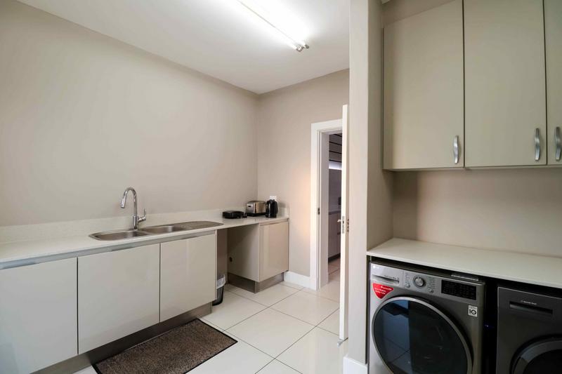 5 Bedroom Property for Sale in Copperleaf Estate Gauteng