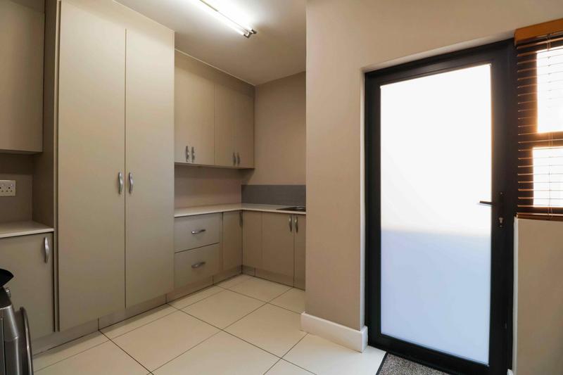 5 Bedroom Property for Sale in Copperleaf Estate Gauteng