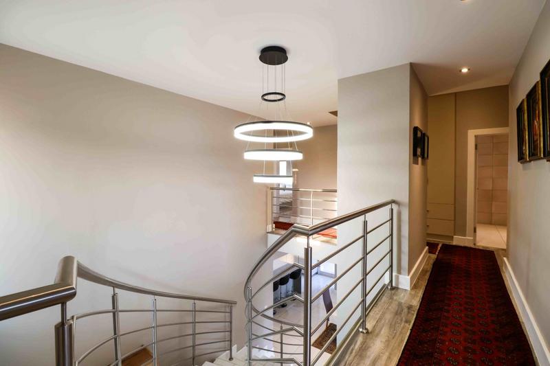 5 Bedroom Property for Sale in Copperleaf Estate Gauteng