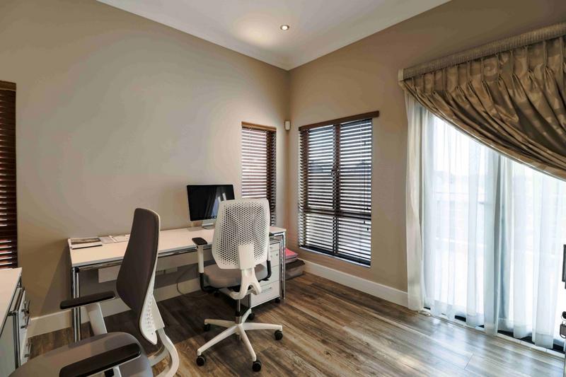 5 Bedroom Property for Sale in Copperleaf Estate Gauteng
