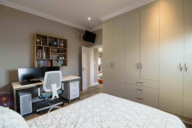 5 Bedroom Property for Sale in Copperleaf Estate Gauteng