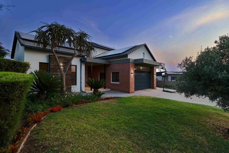 5 Bedroom Property for Sale in Copperleaf Estate Gauteng