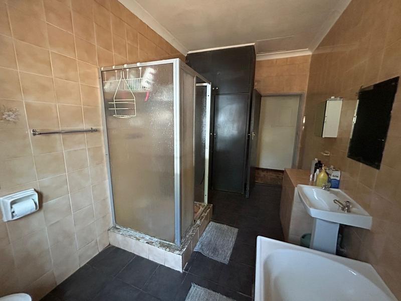 6 Bedroom Property for Sale in Lyttelton Gauteng