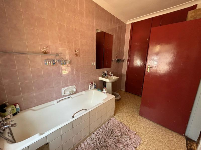 6 Bedroom Property for Sale in Lyttelton Gauteng