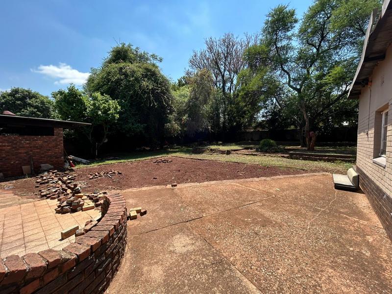 6 Bedroom Property for Sale in Lyttelton Gauteng