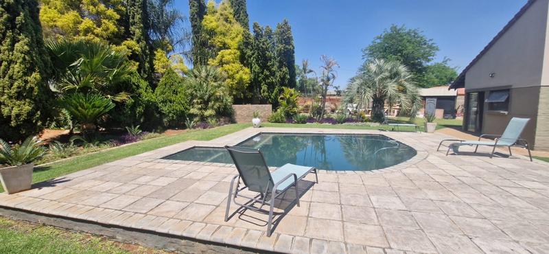 8 Bedroom Property for Sale in Raslouw A H Gauteng