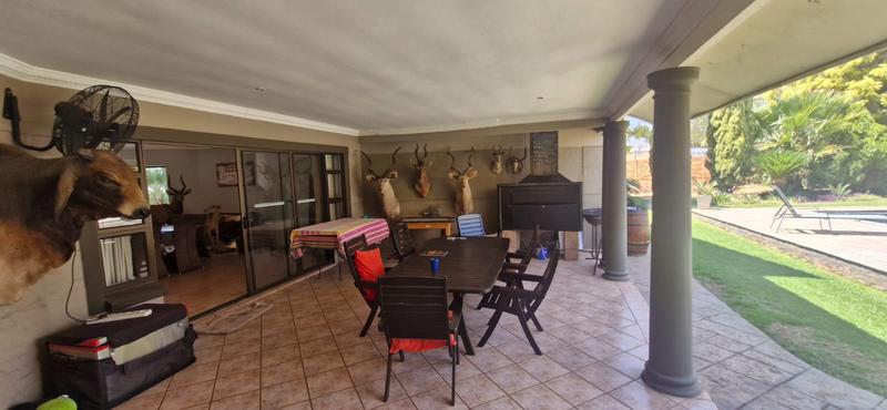 8 Bedroom Property for Sale in Raslouw A H Gauteng