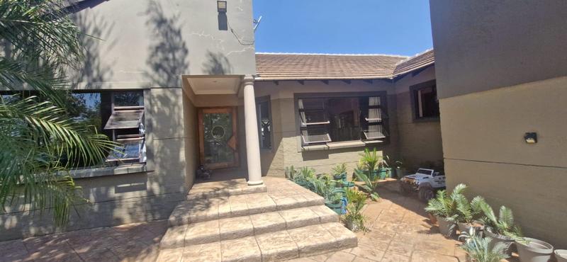 8 Bedroom Property for Sale in Raslouw A H Gauteng