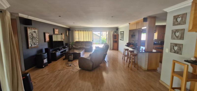 8 Bedroom Property for Sale in Raslouw A H Gauteng
