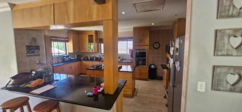 8 Bedroom Property for Sale in Raslouw A H Gauteng