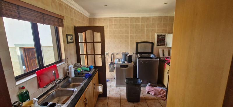 8 Bedroom Property for Sale in Raslouw A H Gauteng