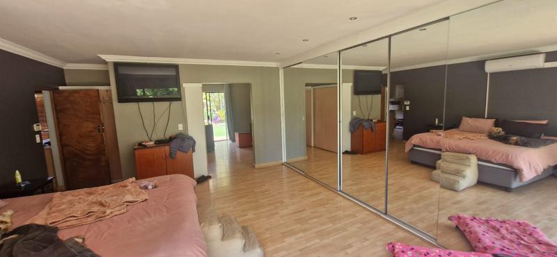 8 Bedroom Property for Sale in Raslouw A H Gauteng