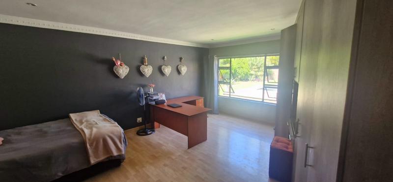 8 Bedroom Property for Sale in Raslouw A H Gauteng