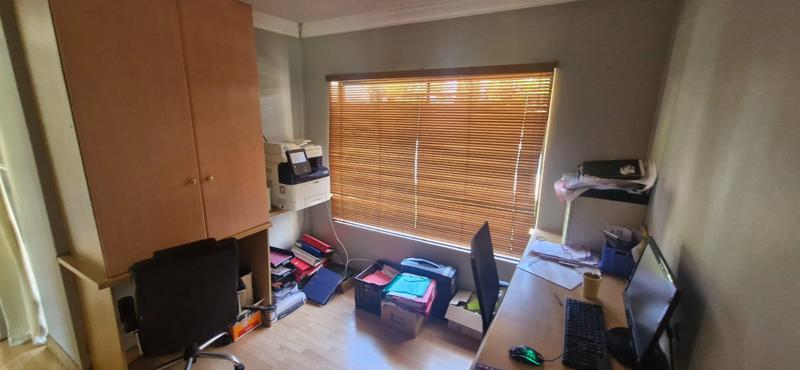8 Bedroom Property for Sale in Raslouw A H Gauteng