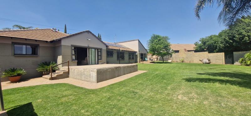 8 Bedroom Property for Sale in Raslouw A H Gauteng