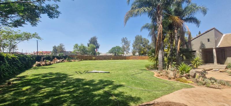 8 Bedroom Property for Sale in Raslouw A H Gauteng