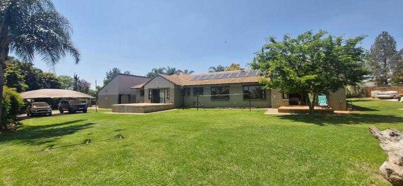 8 Bedroom Property for Sale in Raslouw A H Gauteng