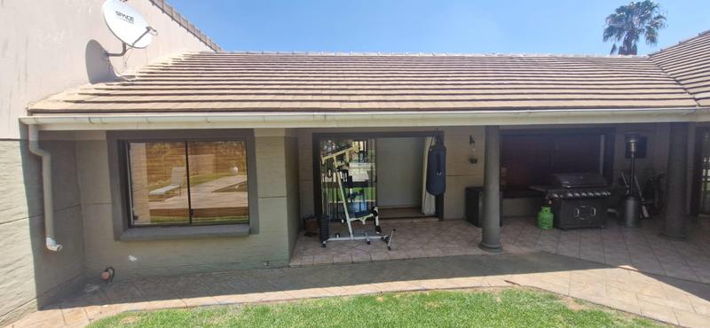 8 Bedroom Property for Sale in Raslouw A H Gauteng