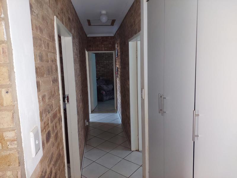 6 Bedroom Property for Sale in Strydfontein and surrounds Gauteng