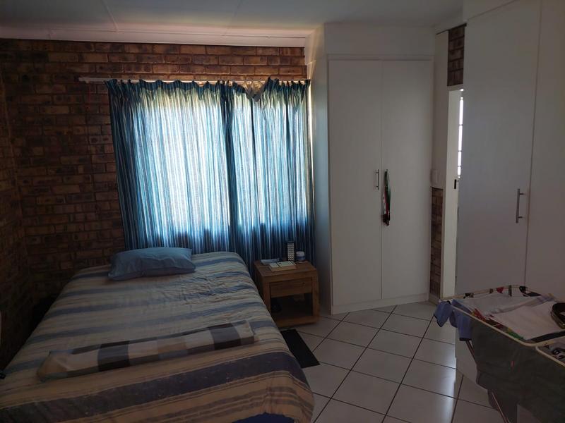 6 Bedroom Property for Sale in Strydfontein and surrounds Gauteng