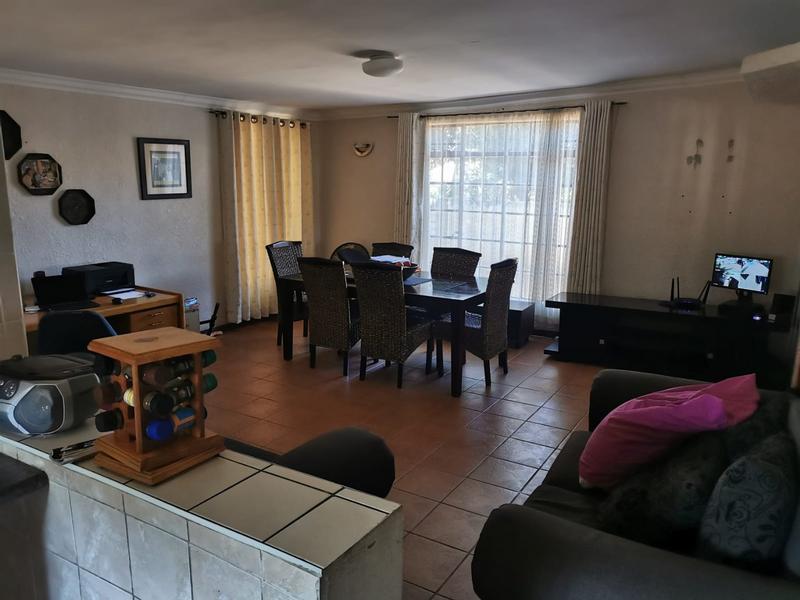 To Let 4 Bedroom Property for Rent in Croydon Gauteng