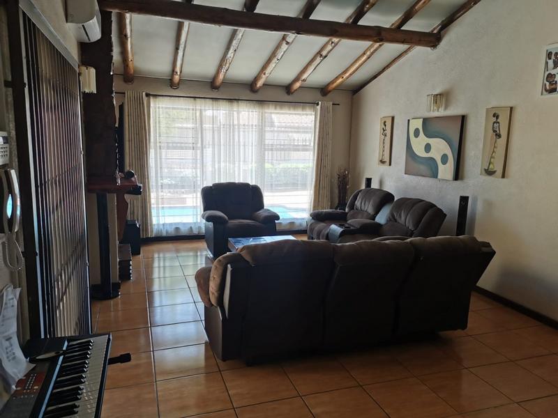 To Let 4 Bedroom Property for Rent in Croydon Gauteng